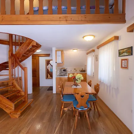 Apartma In Bungalov Jezerci Gozd Martuljek Exterior photo